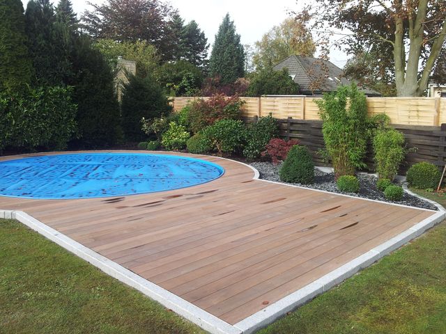 Holzterrassen und Holzfliesen